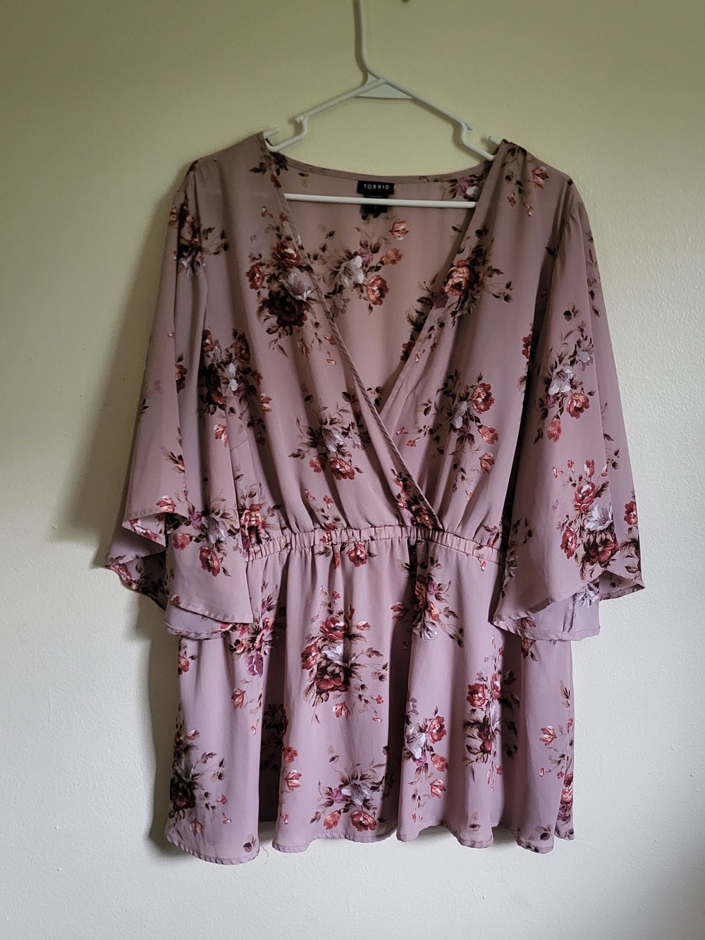 torrid mauve floral wrap peplum top